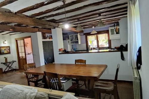 Kitchen, viva el vino in Azuelo