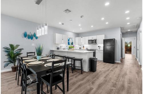 Inviting 4BR2.5BA Downtown Home with Ample Space in San Antonio, USA