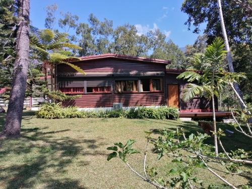 גינה, Maison en bois au Mont mou in Paita