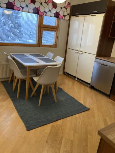 kuhinja, RovaniemiApartment 2 bedroom, livingroom, sauna in Ylikyla