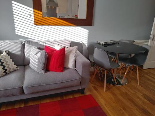 The Bath House Apartments - Free 1st breakfast - FREE parking - image 5