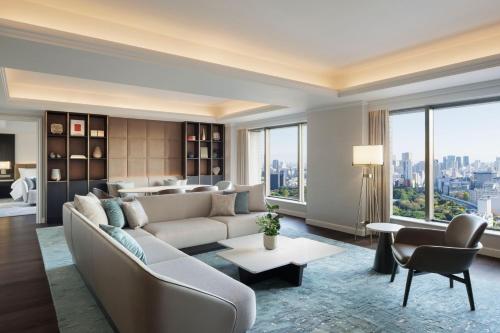 One-Bedroom Executive Suite - Club Lounge Access