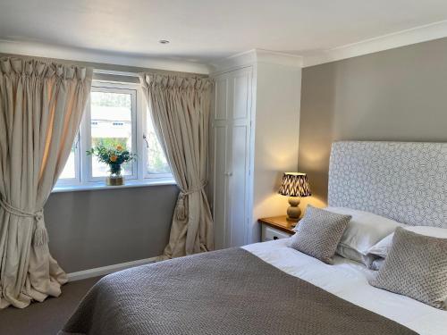 Beautifully appointed one-bedroom cottage