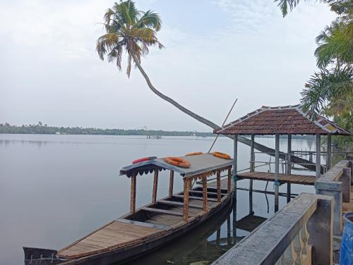 King Room with Lake View image 10