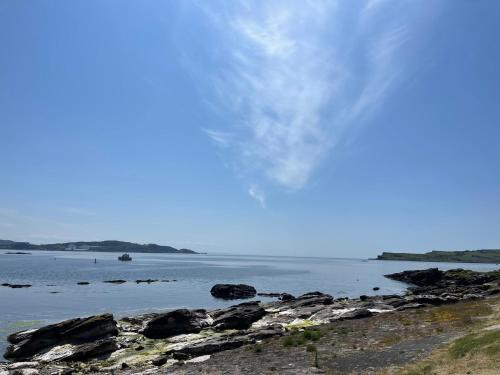 Millport Beach Apartment, Crichton St, sea views