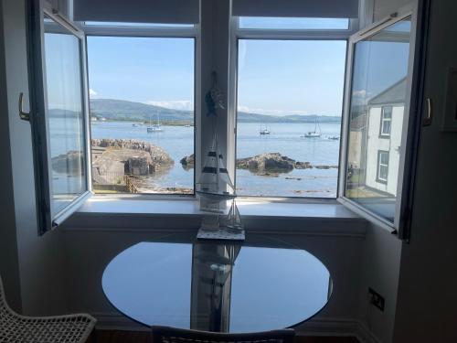 Millport Beach Apartment, Crichton St, sea views