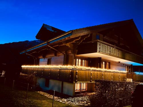 Chalet Swiss Alpine Haven in Iseltwald, Schweiz