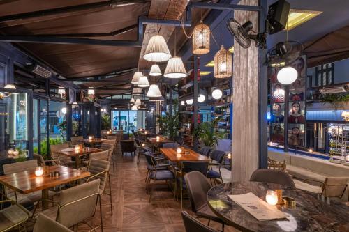 อาหารและเครื่องดื่ม, BlueBlood - The Rooms in แคลามาทา