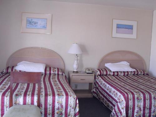 2 queen beds