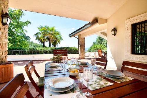 Villa del Nibbio luxury villa with pool in Umbria in 菲庫萊