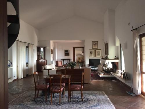 Villa del Nibbio luxury villa with pool in Umbria in 菲庫萊