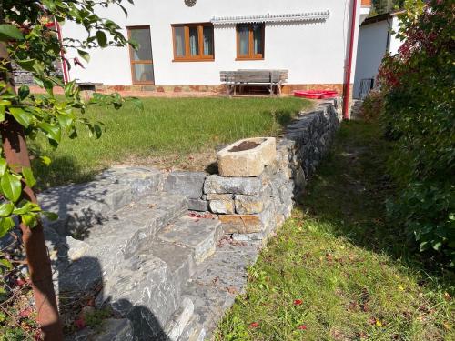 Hrdá Ves - Dům U Slunce – khách sạn tại Bystre