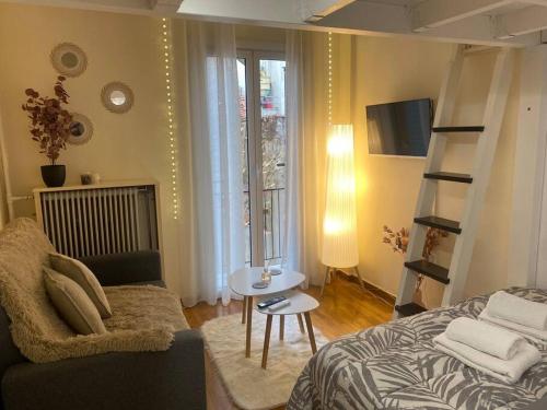 Serenity Loft Retreat in Central Athens, Atene