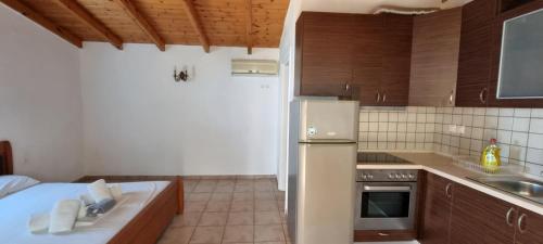 Kitchen, ΑRILLA STUDIOS in Perdika