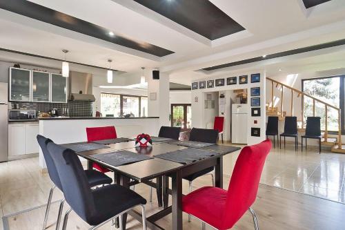 Casa Preto E Branco in Bran