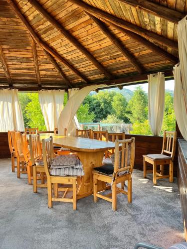 Casa Preto E Branco in Bran