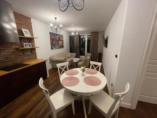Royal Oak - 3BD 2BA apartment with parking and river view, Krakau (Foto 9)