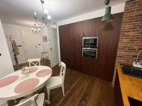 Royal Oak - 3BD 2BA apartment with parking and river view, Krakau (Foto 11)