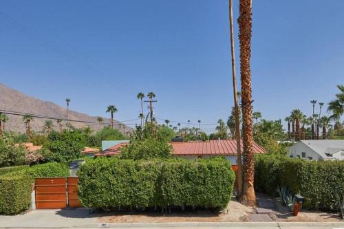 Palm Springs Perfection with Private Casita in Palm Springs, USA