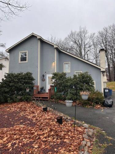 Home sweet home in woods in Tobyhanna, USA