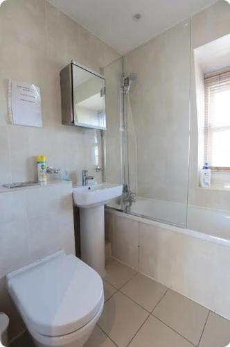 Lovely Private Bedrooms in Euston, Central London 4