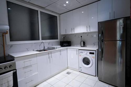 Stylish 1 Bedroom With Amazing View - image 6