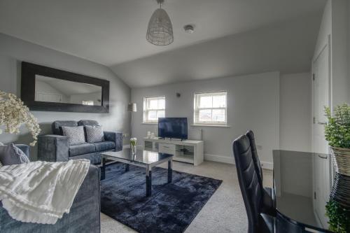 #St Georges Court by DerBnB, Spacious 2 Bedroom Apartments, Free Parking, WI-FI, Netflix & Within Walking Distance Of The City Centre