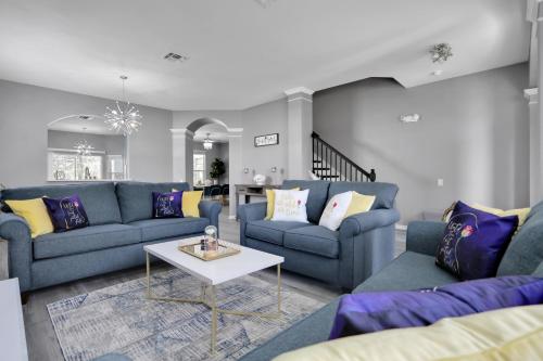 Themed Luxury 6BR Getaway with Resort Amenities thumb 4