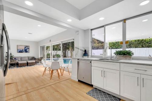 Casa Azul 4Bed 2Bath Home with Heated Pool & Spa 1304 in Hollywood, USA