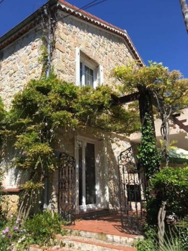 Appartement dans maison, jardin et piscine prives in Laval