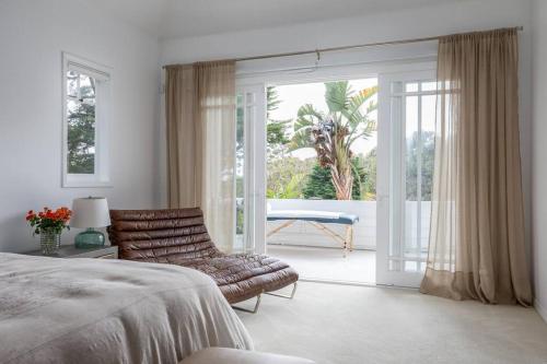 Luxury Beach Ocean View House, steps to the beach in Malibu, USA
