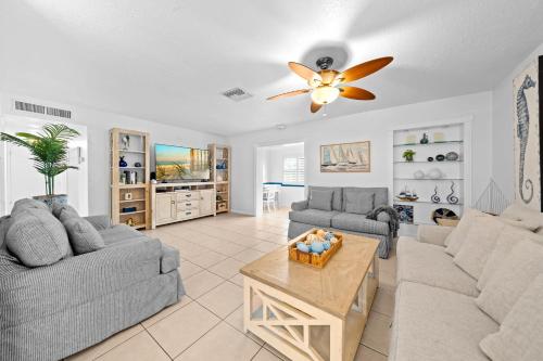 Skippers Landing - 4 Bedroom with Heated Pool in Cocoa Beach, USA