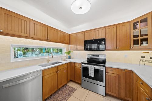 Skipper's Landing - 4 Bedroom with Heated Pool in Cocoa Beach
