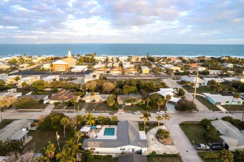 Skipper's Landing - 4 Bedroom with Heated Pool in Cocoa Beach