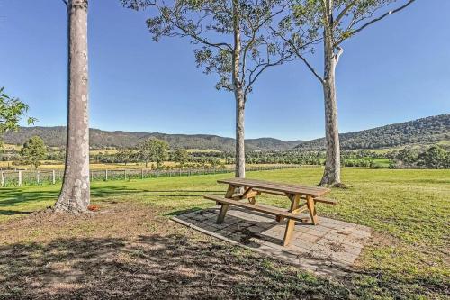 HighGrove Lodge, Luxury Hunter Valley House with Views, Solar-heated Pool, Space