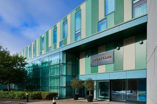 Courtyard by Marriott London Gatwick Airport - image 5