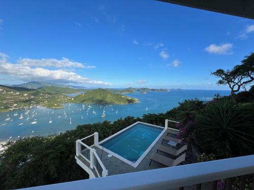 Θέα, COCONUT BREEZE VILLA: MESMERIZING VIEWS, COOLING TRADEWINDS in Central