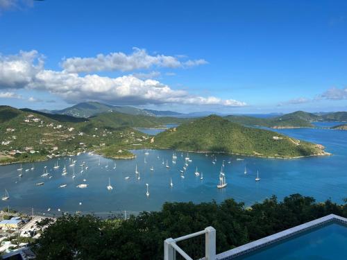 Θέα, COCONUT BREEZE VILLA: MESMERIZING VIEWS, COOLING TRADEWINDS in Central