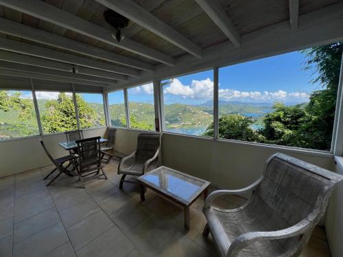 Μπαλκόνι/βεράντα, COCONUT BREEZE VILLA: MESMERIZING VIEWS, COOLING TRADEWINDS in Central