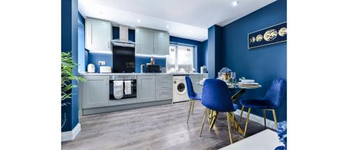 Sleek Modern 3BR Flat in Nunhead, Лондон