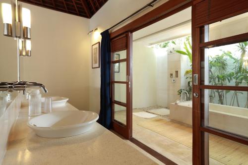 Deluxe Three-Bedroom Pool Villa with Free Return Airport Transfer image 4