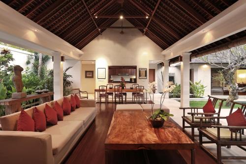 Deluxe Three-Bedroom Pool Villa with Free Return Airport Transfer image 10