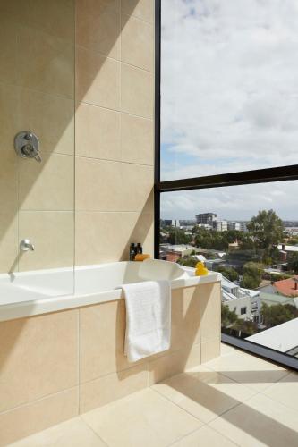 حمام, Together Co-Living Melbourne in بريستون