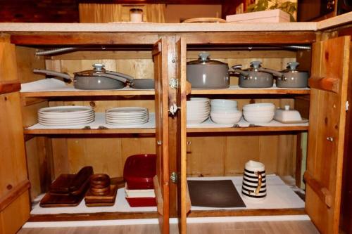 Cheerful 2-Bedroom cabin with indoor fireplace in Running Springs, USA