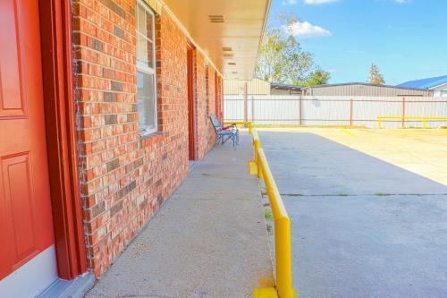 Economy Inn By OYO Lockport near Houma