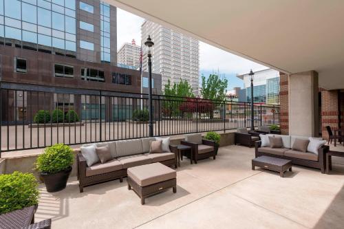 Courtyard Louisville Downtown - image 8