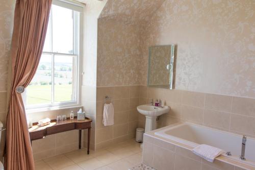 Bathroom, Whitehouse Country House in Saint Boswells