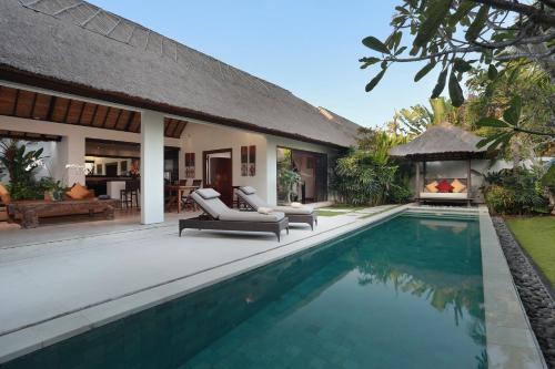 Deluxe One-Bedroom Pool Villa with Free Return Airport Transfer image 3