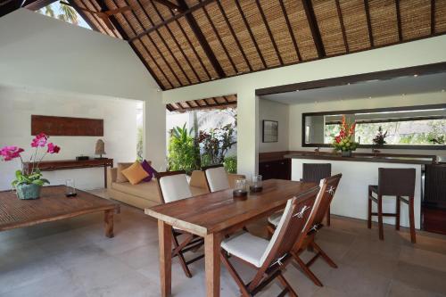 Deluxe One-Bedroom Pool Villa with Free Return Airport Transfer image 7