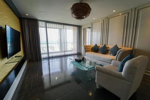 Shared lounge/TV area, Serene Phla Resort and Restaurant in Rayong Beach